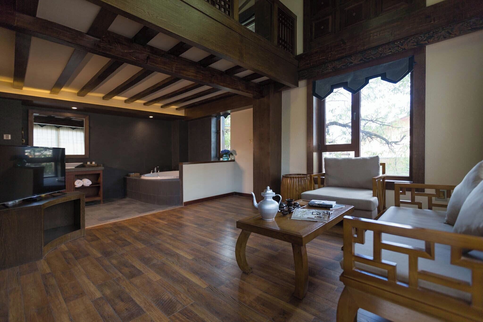 Luxury Duplex, Park View | Living room