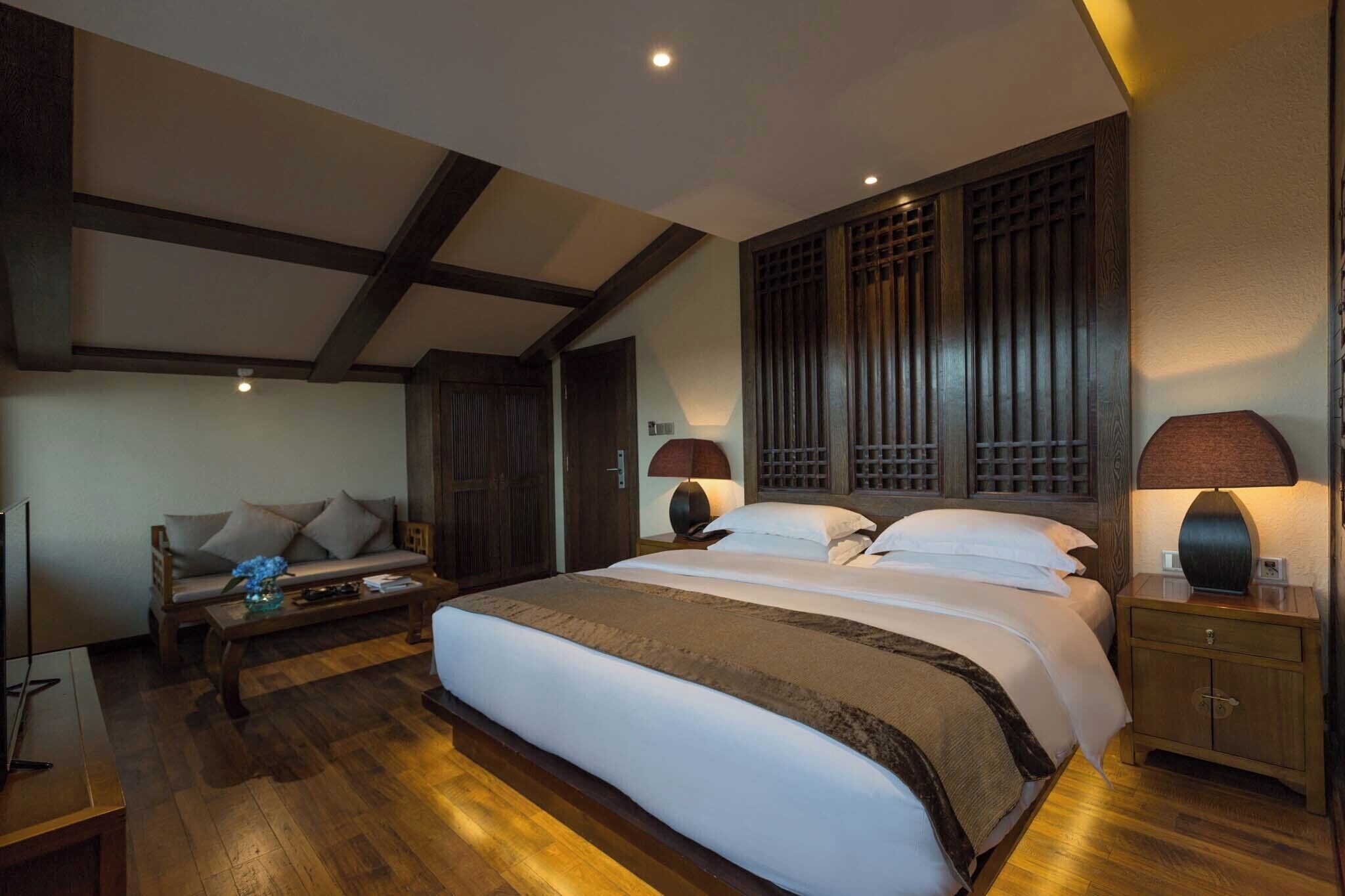 Luxury Villa, Park View | Premium bedding, down comforters, blackout drapes, soundproofing