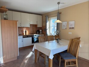 Rumah Klasik, 3 kamar tidur | Dapur pribadi | Lemari es, microwave, oven, dan mesin pencuci piring