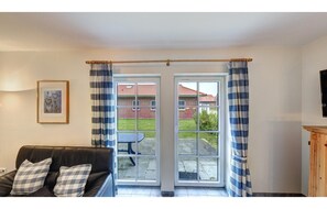Classic House, 3 Bedrooms | Living room