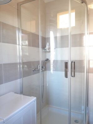 Comfort Apartment, 4 Bedrooms | Bathroom - Apartment in Pula Near Golf Course (Pula)