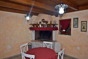Classic Apartment, 2 Bedrooms | Dining - Apartment in Pula Near Golf Course (Pula)