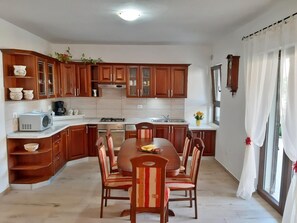 Fridge, microwave, oven, dishwasher - Apartment in Pula Near Golf Course (Pula)