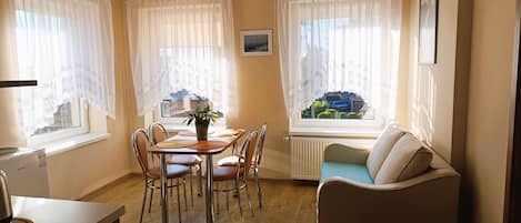 Classic Apartment, 2 Bedrooms | Living room