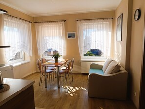 Classic-Apartment, 2 Schlafzimmer | Wohnzimmer