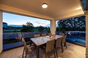 Classic Villa, 3 Bedrooms | Outdoor dining - Villa in Pula Near Hidrobaza Beach (Pula)