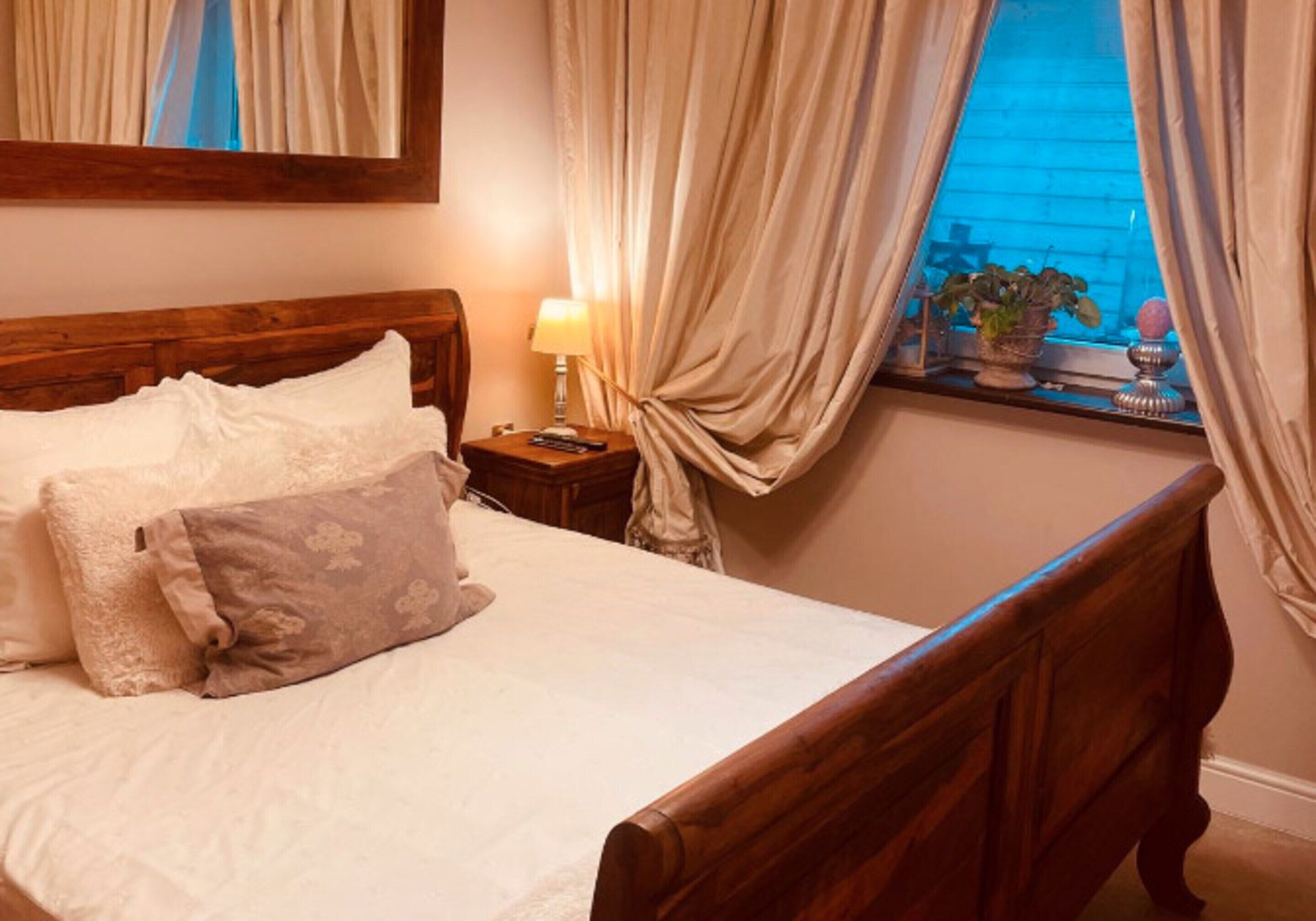 4 bedrooms, individually furnished, iron/ironing board, bed sheets