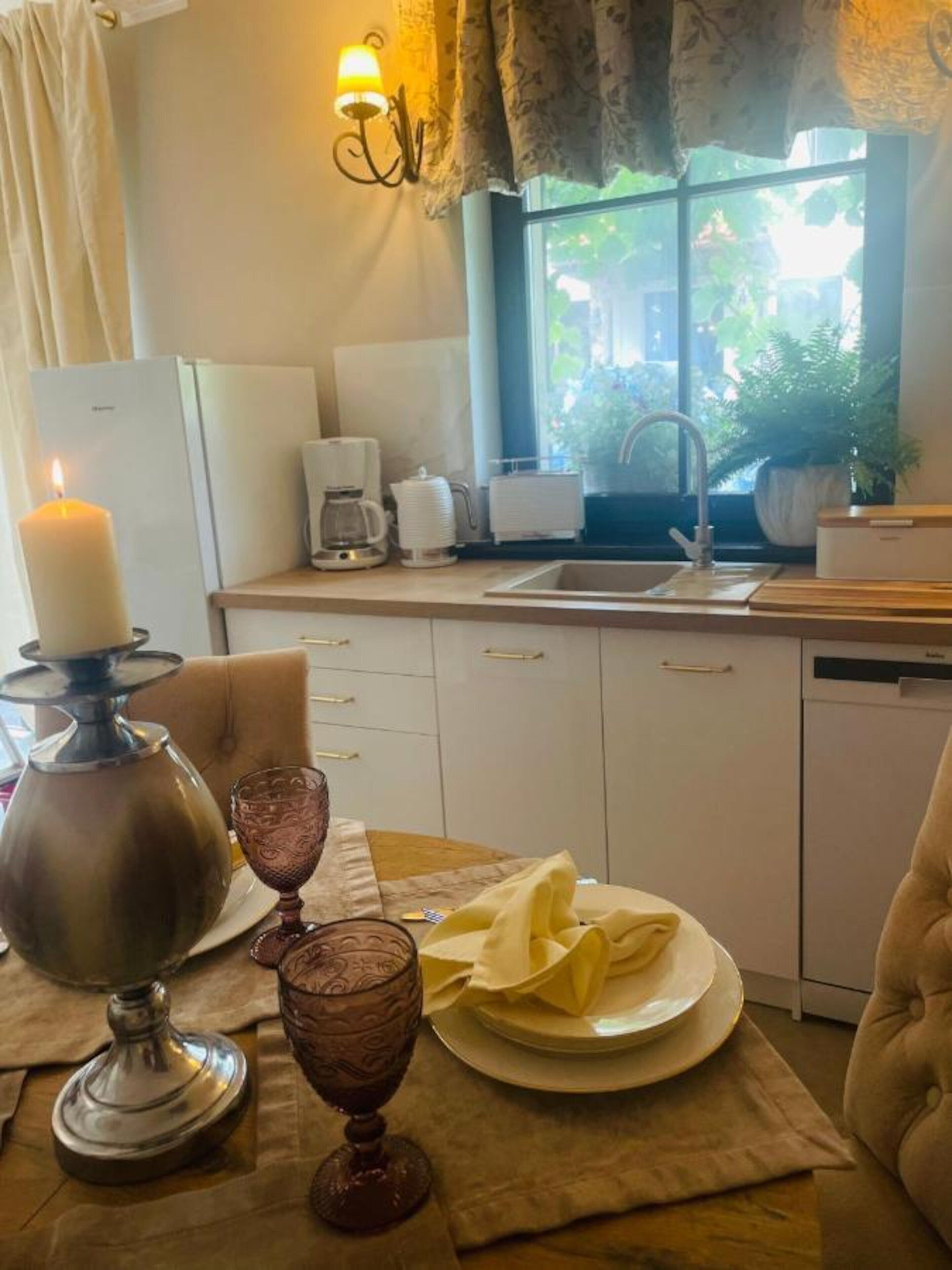Fridge, microwave, dishwasher, coffee/tea maker