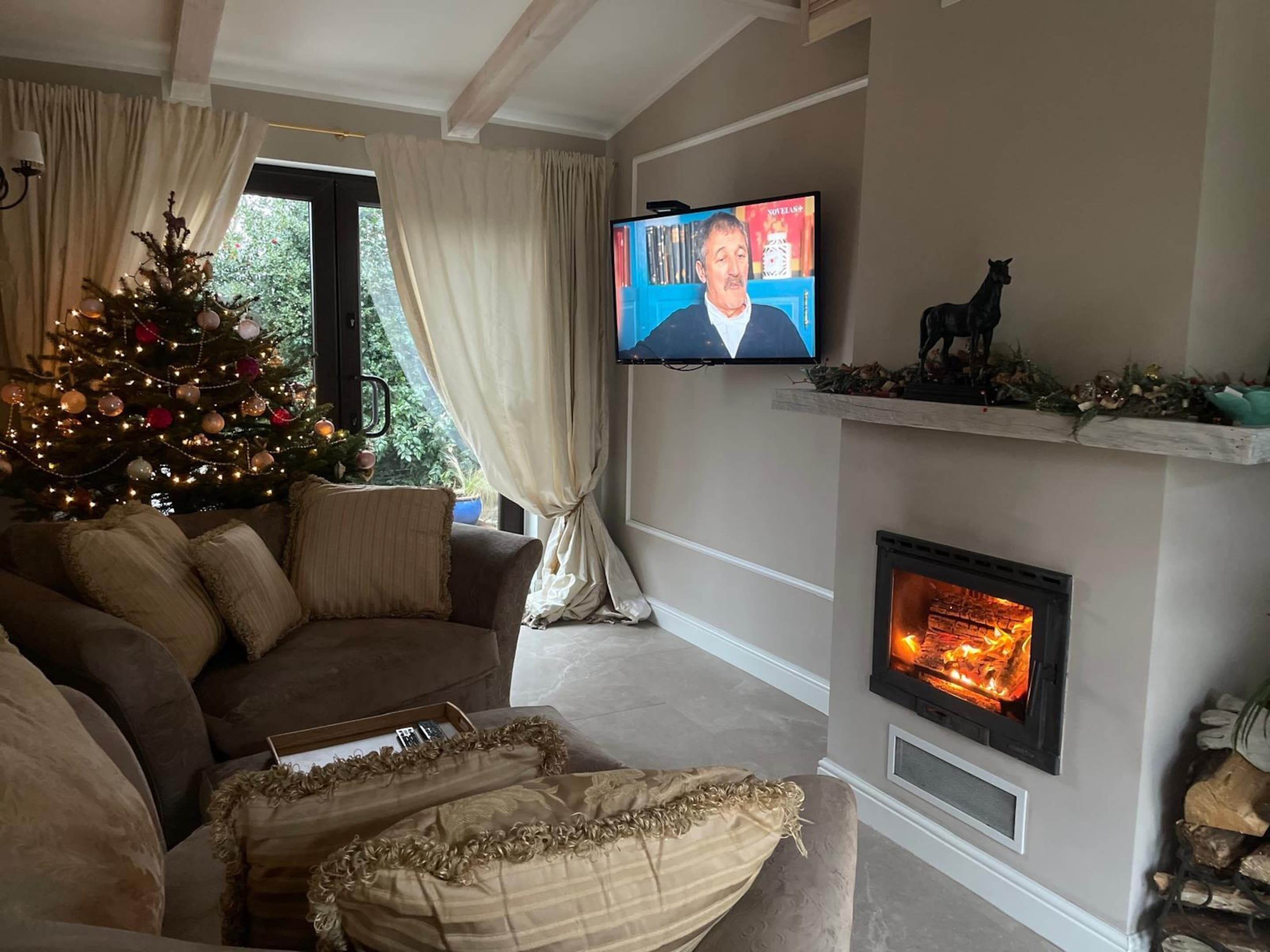 Comfort House, 2 Bedrooms | Living room