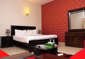 Double Room, Balcony, City View - Rooms Near Centurus Mall islamabad (Islamabad)