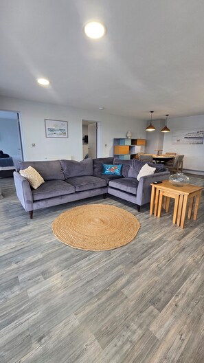 Living area - Menai View Apartment (Y Felinheli)