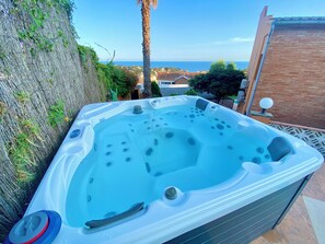 Luokittelematon kuva, 3 kautta 43, painike