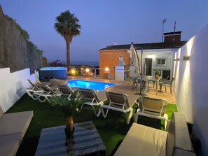 Luokittelematon kuva, 5 kautta 43, painike