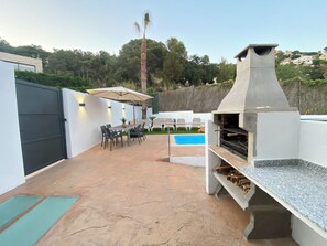 Outdoor dining - Duna House Private Jacuzzi and Pool Lloret de Mar (Lloret de Mar)