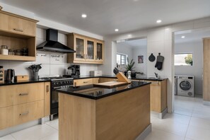 Private kitchen - Phezulu Manor - Serviced Retreat (Cape Town)