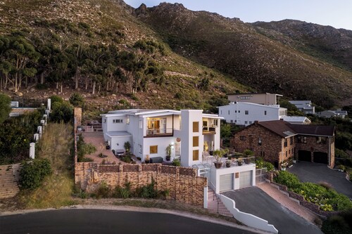 Phezulu Manor - Serviced Retreat