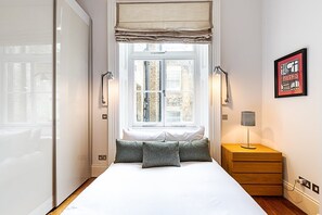 2 sovrum, skrivbord, strykjärn/strykbräda och internet