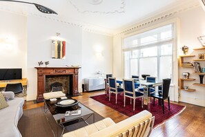 TV - Boutique Kensington Retreat Near Museums (London)