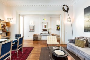 TV - Boutique Kensington Retreat Near Museums (London)
