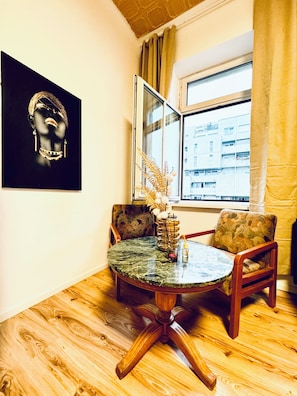 Basic Apartment | Interior - Modern Studio for 3 Near FAC Platz (Vienna)