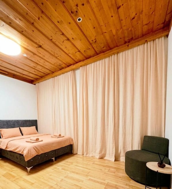 Iron/ironing board (on request), free WiFi, bed sheets - 4BR Stay for up to 12 Near to FAC Platz (Wien)