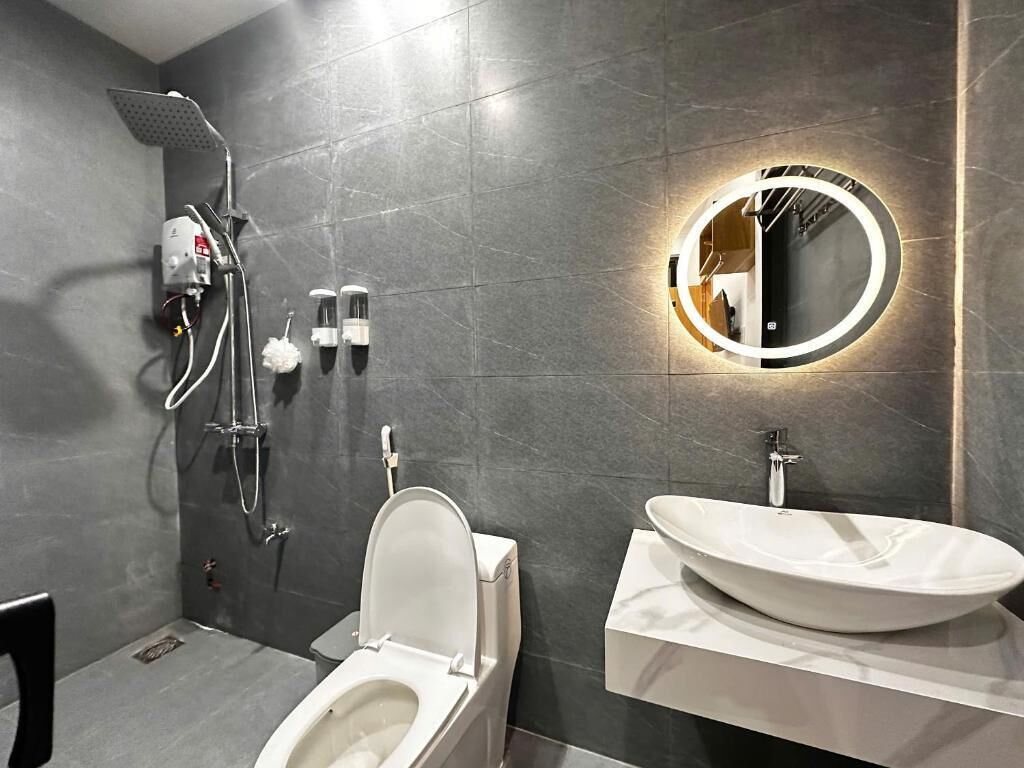 Basic Studio, Balcony, City View | Bathroom