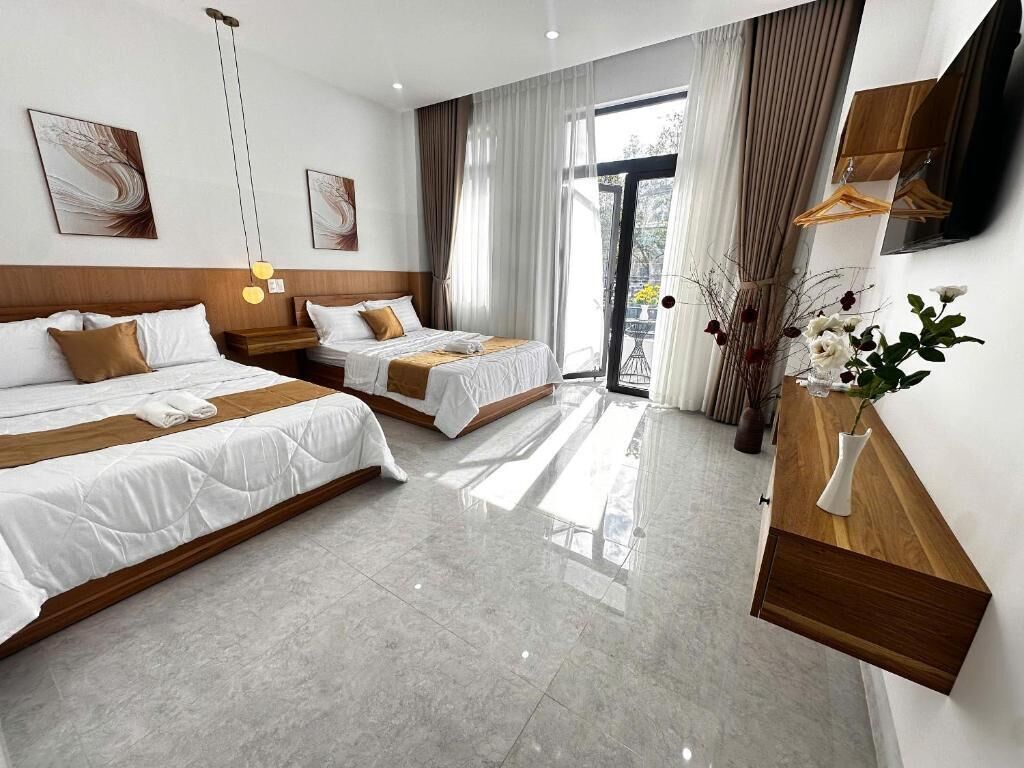 Eenvoudige studio, balkon, uitzicht op stad