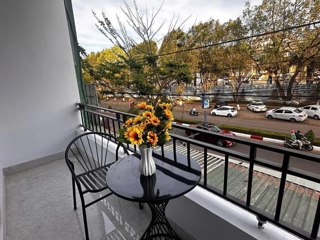 Basic Studio, Balcony, City View | Outdoor dining