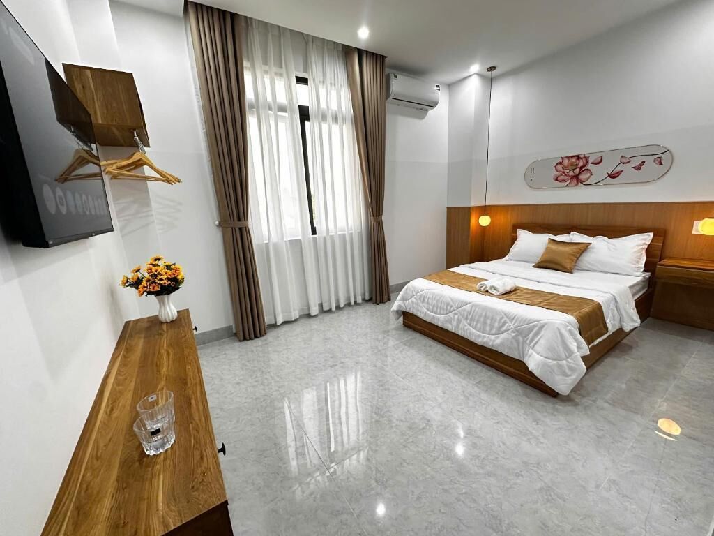 Eenvoudige studio, balkon, uitzicht op stad