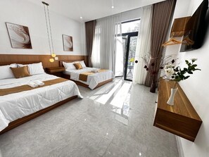 เบสิกสตูดิโอ, ระเบียง, วิวเมือง