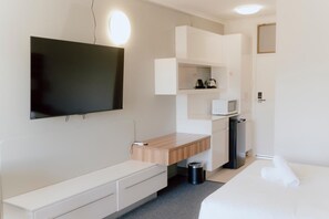Living area - Canberra Park Motel (Watson)