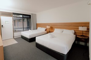標準雙床房 | 遮光布/窗簾、熨斗/熨衣板、免費無線上網