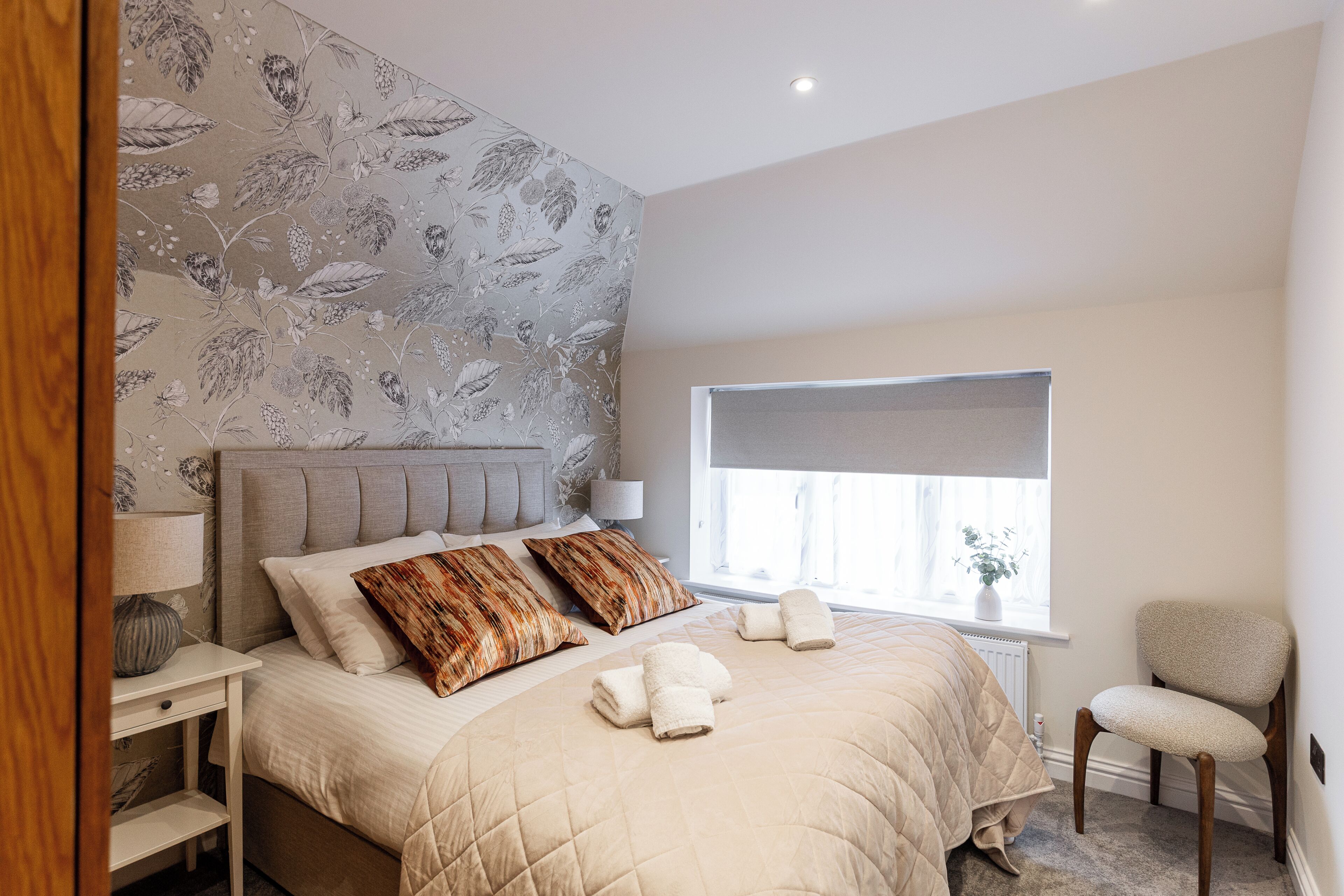 Iron/ironing board, Internet, bed sheets