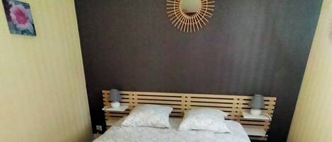 WiFi, bed sheets