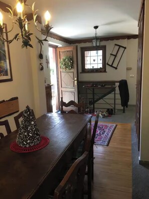 Dining - Wonderful apartment with garden and view of Mont Blanc (Courmayeur)