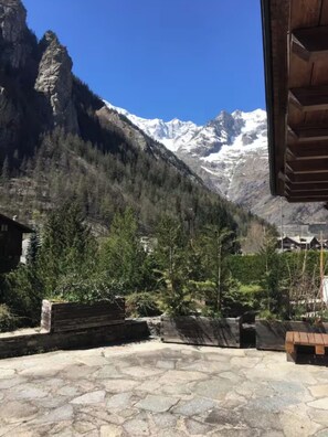 Unclassified image, 4 of 25, button - Vrbo Property (Courmayeur)