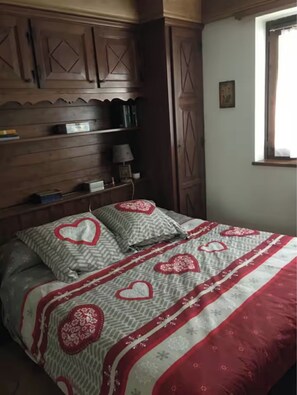 3 bedrooms, iron/ironing board, free WiFi, bed sheets - Wonderful apartment with garden and view of Mont Blanc (Courmayeur)