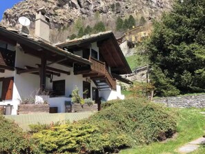 Unclassified image, 5 of 25, button - Vrbo Property (Courmayeur)