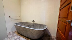 Villa, vistas a la piscina | Baño