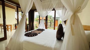 Villa, vistas a la piscina