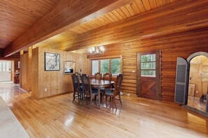 Dining - Cozy home with full kitchen, large backyard & great location (Union)