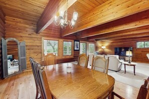 Interior - Cozy home with full kitchen, large backyard & great location (Union)