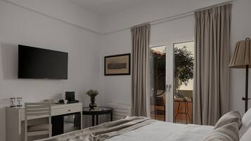 Superior Room, Balcony, Partial Sea View | In-room safe, iron/ironing board, free WiFi