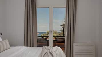 Chambre Supérieure, balcon, vue partielle sur la mer