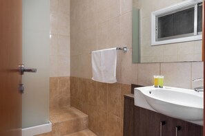 Studio, pemandangan laut | Kamar mandi