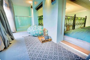 베이직 스튜디오, 발코니