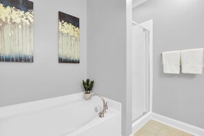 Bathroom - 2 Suites | Walkable Historic District + Free Parking | The Juliette by AvantStay (Savannah)