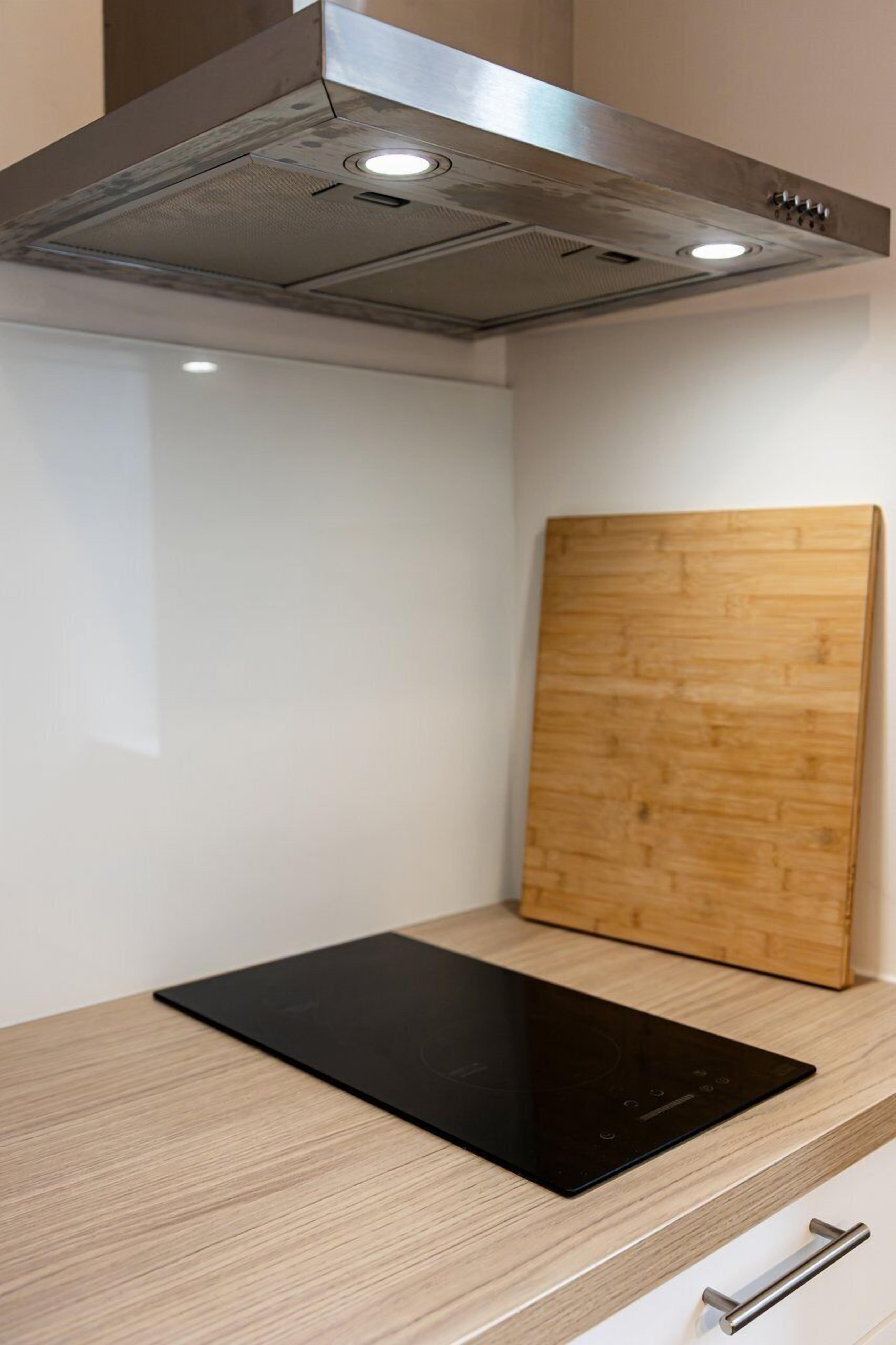 Fridge, microwave, oven, coffee/tea maker