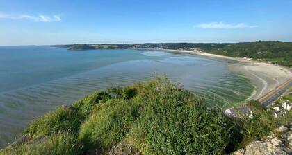 Exceptional manor with swimming pool in Brittany