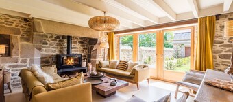 Exceptional manor with swimming pool in Brittany